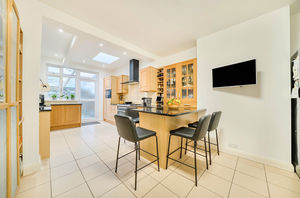 Kitchen diner- click for photo gallery